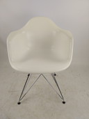 3 sedie Vitra Eames DAR. Bianche e cromate. 