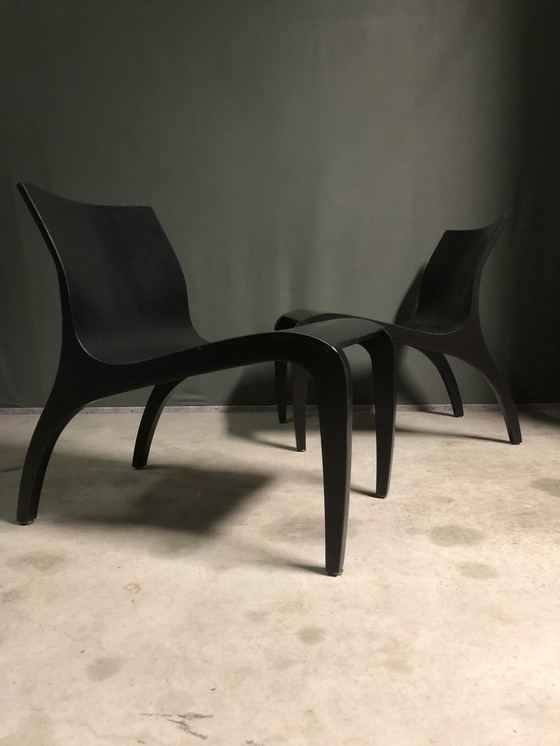 Image 1 of Studio Parade Poltrone e tavolo in legno minimalisti.