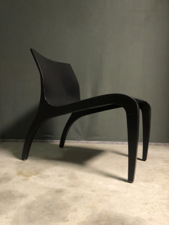 Image 1 of Studio Parade Poltrone e tavolo in legno minimalisti.