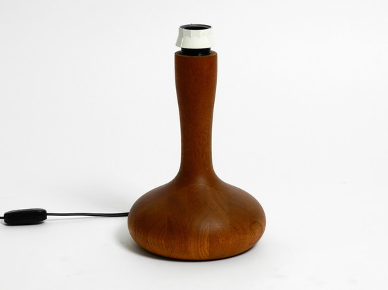 Image 1 of Lampe de table DOMUS en teck des années 80 avec abat-jour en tissu de soie sauvage d'origine