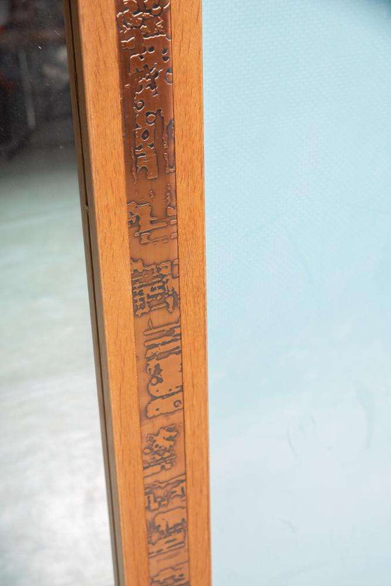 Image 1 of Specchio da parete vintage danese anni '60 in rovere e ottone punzonato
