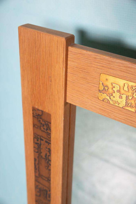 Image 1 of Miroir mural danois vintage Design 60s chêne et laiton poinçonné