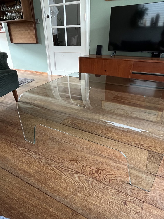 Image 1 of Table basse design en verre