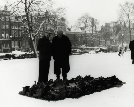 Image 1 of Aart Klein (1909-2001) Noordermarkt, Amsterdam 1950, developing gelatin silver print, stamped