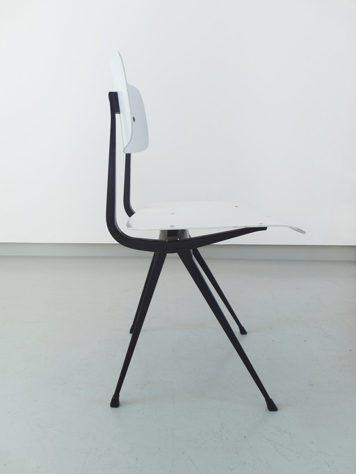 Ahrend de Cirkel by Friso Kramer Chaise de résultat