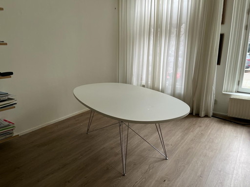 Magis XZ3 dining table