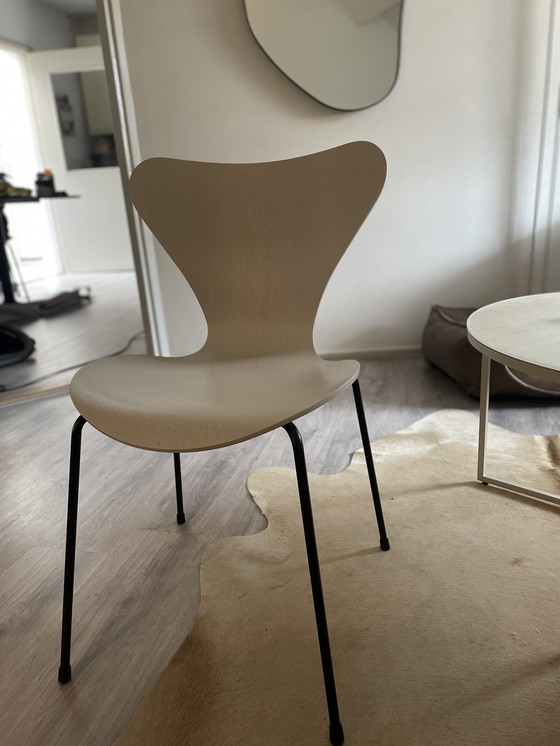 Image 1 of 2x Fritz Hansen Butterfly chairs 3107 Series 7