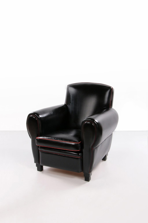 Very comfortable and beautiful leather armchair by LA Lounge Atelier.