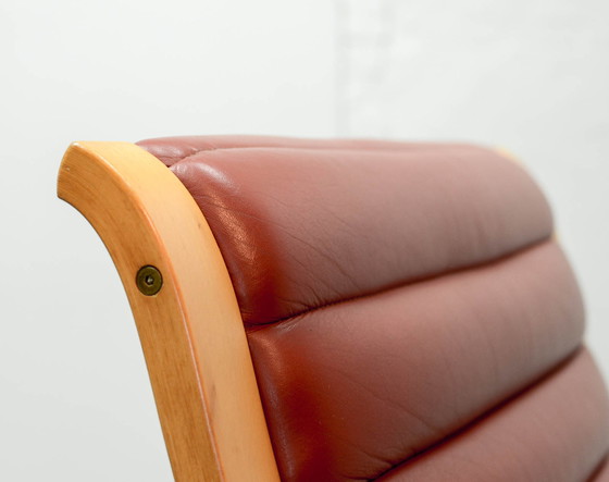 Image 1 of 2 Paire de chaises longues AX en cuir rouge à haut dossier rembourré Fritz Hansen par Hvidt et Molgaard Nielsen