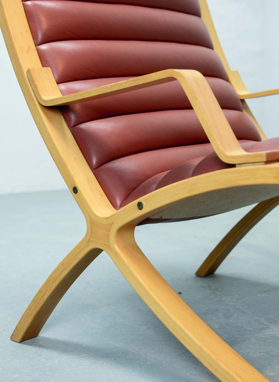 Image 1 of 2 Paire de chaises longues AX en cuir rouge à haut dossier rembourré Fritz Hansen par Hvidt et Molgaard Nielsen