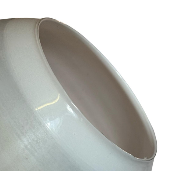 Image 1 of Lampadario vintage Mcm anni '50 - Vetro bianco satinato/semitraslucido e parte superiore nera - Attr. Louis Kalff / Phillips