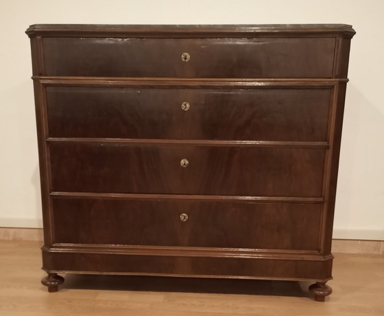 Image 1 of Commode italienne du 19e siècle en noyer et laiton, faite à la main