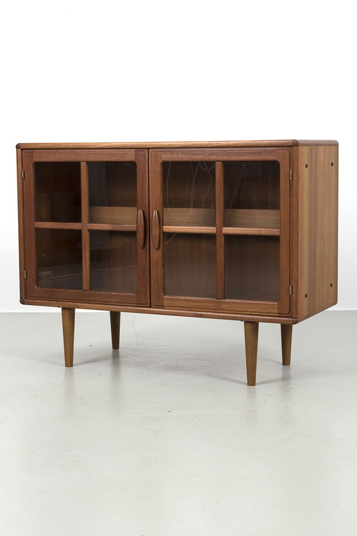 Dyrlund display cabinet