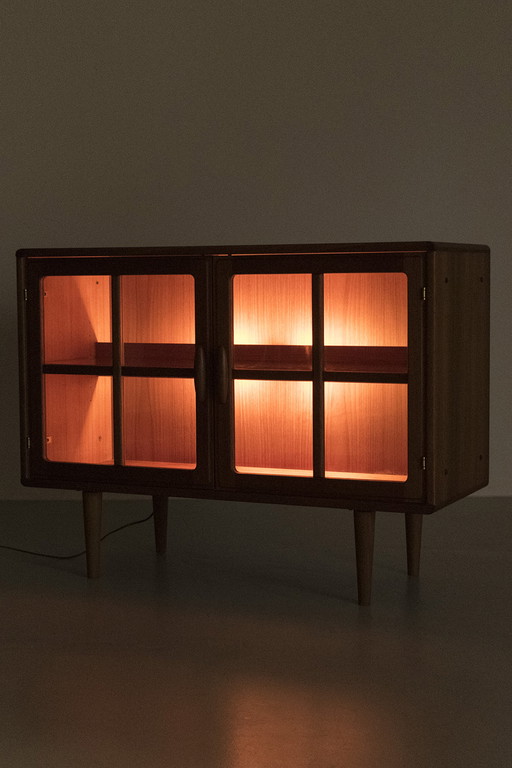 Dyrlund display cabinet