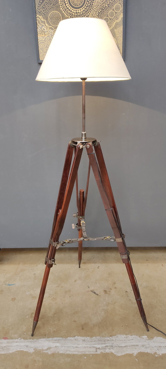 Image 1 of Lampada Tripot Vintage/Classica.