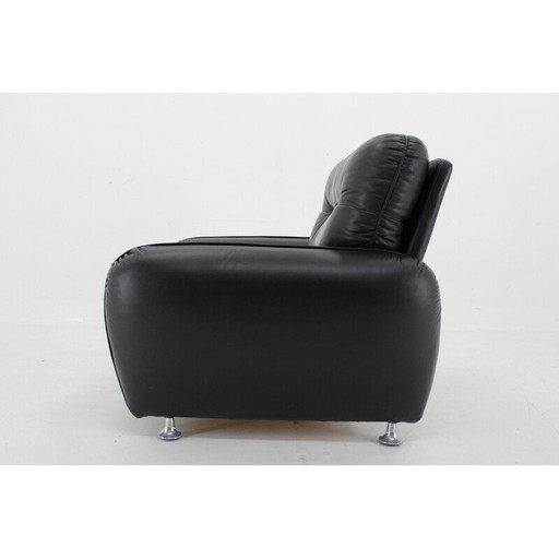 Vintage black leather armchair, Italy 1970