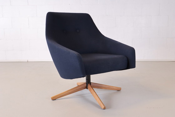 Image 1 of Montis Puk swivel armchair dark blue