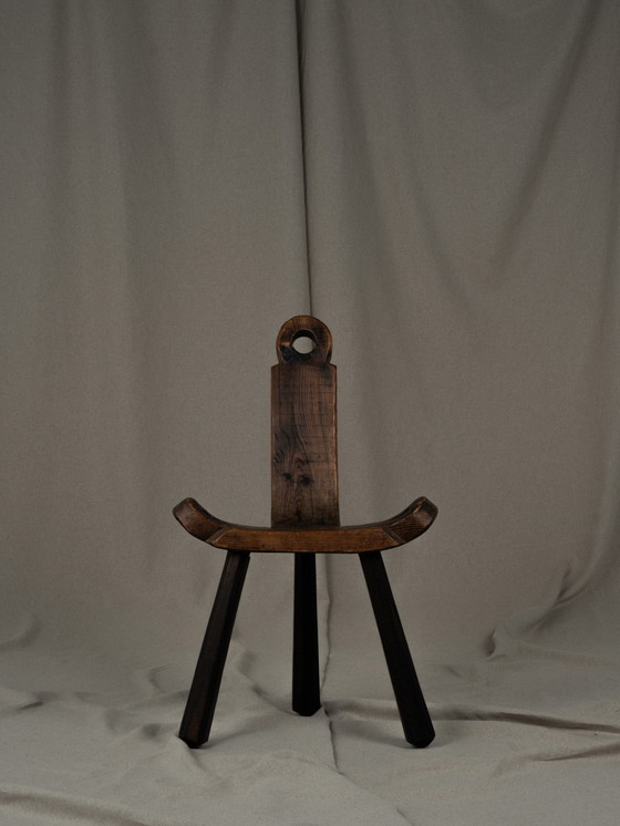Image 1 of Chaise tripode en bois espagnole brutaliste