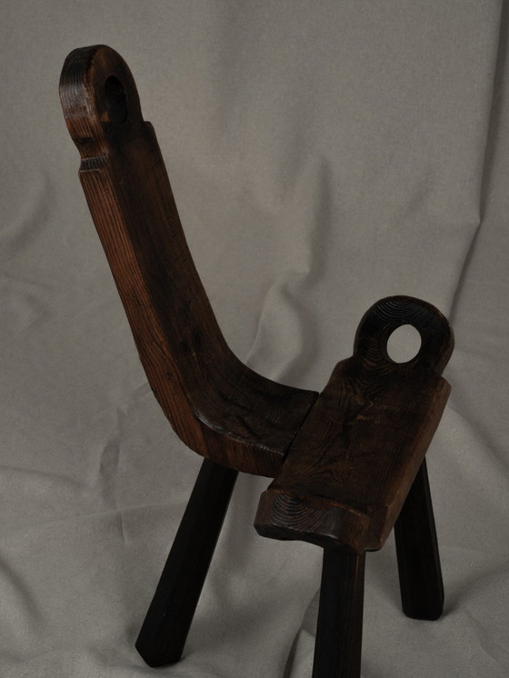 Image 1 of Chaise tripode en bois espagnole brutaliste