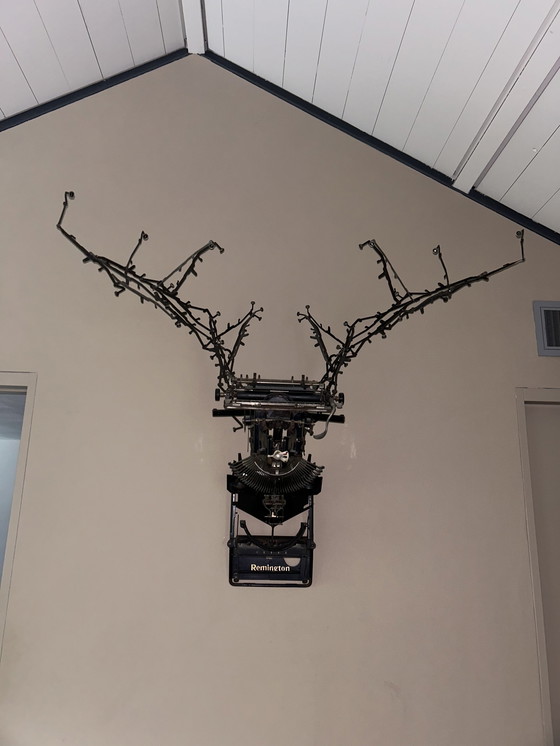 Image 1 of Sculpture de Durk van der Ploeg - Cerf de vieilles machines à écrire