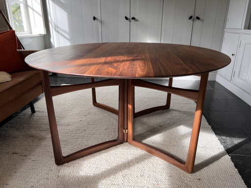 Dropleaf 142 Hm6 Table From &Tradition, Walnut