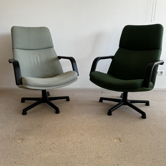 Image 1 of 2x Artifort Armchairs P154 In Fabric Hallingdal 2004