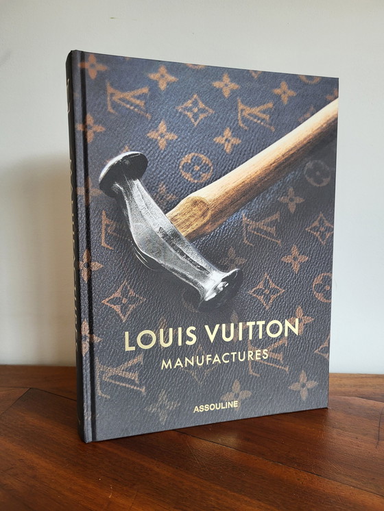 Image 1 of book Louis Vuitton "manufactures" Assouline, publication 2021