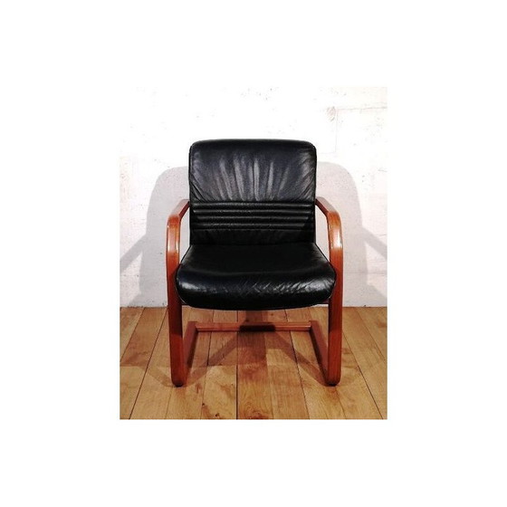 Image 1 of Poltrona vintage in pelle nera