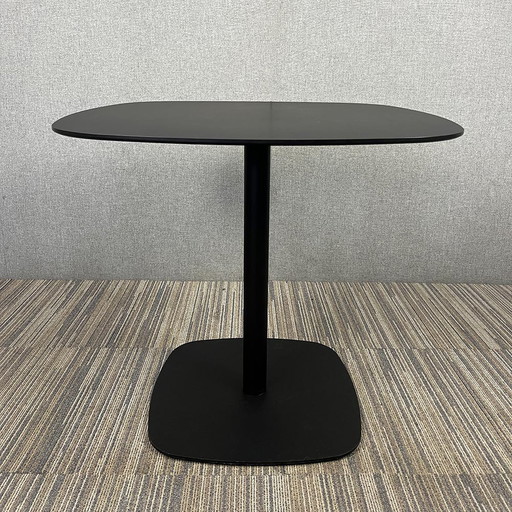 Devorm Hale Table