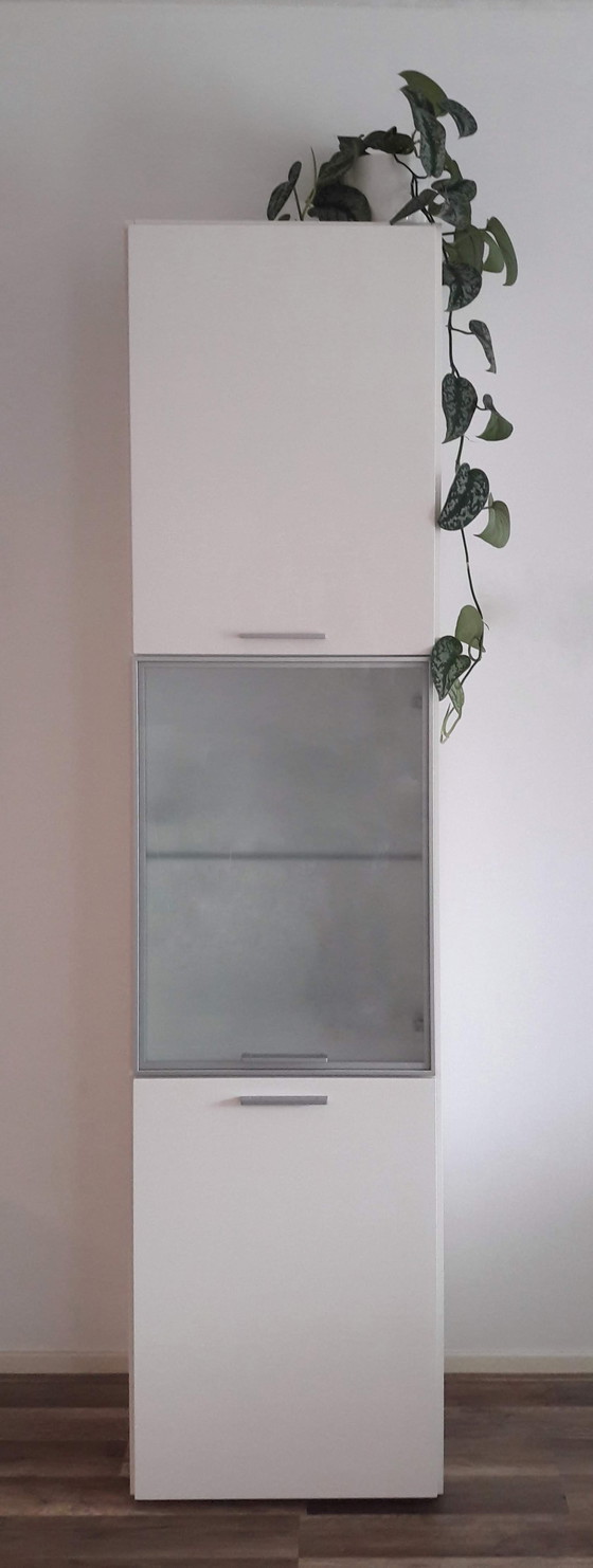 Image 1 of 2x Piet Klerkx armoire blanche avec verre et porte brillante