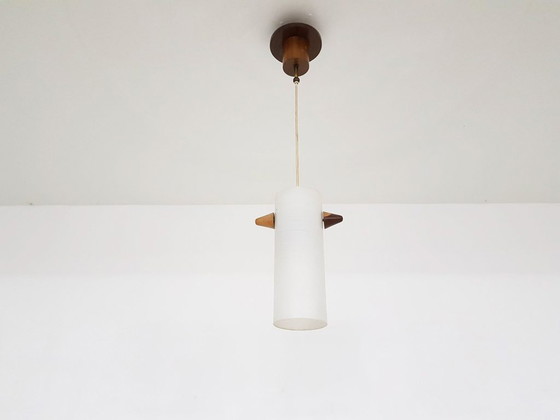 Image 1 of Lampe suspendue danoise en verre et bois