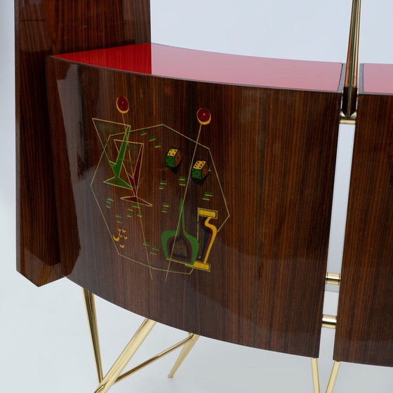 Image 1 of Mueble bar de latón y nogal de mediados de siglo con dos taburetes, Italia, década de 1950