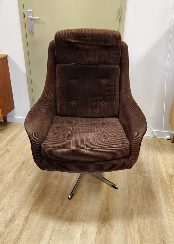 Image 1 of Vintage swivel armchair