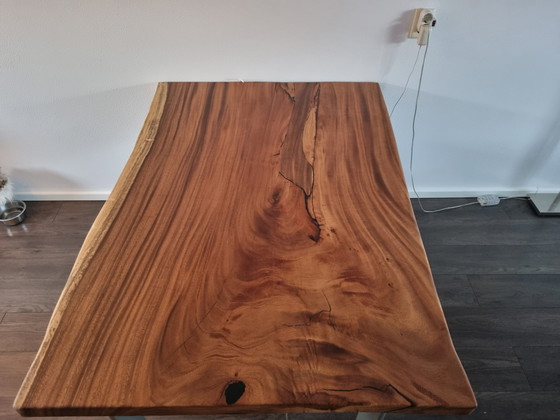 Image 1 of Conception d'une table en forme de tronc d'arbre