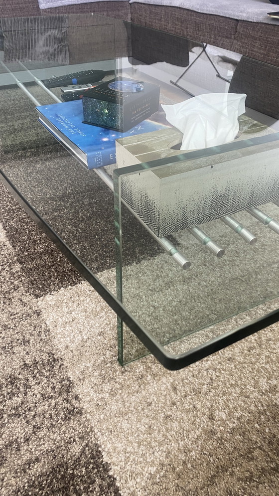 Image 1 of Table basse en verre