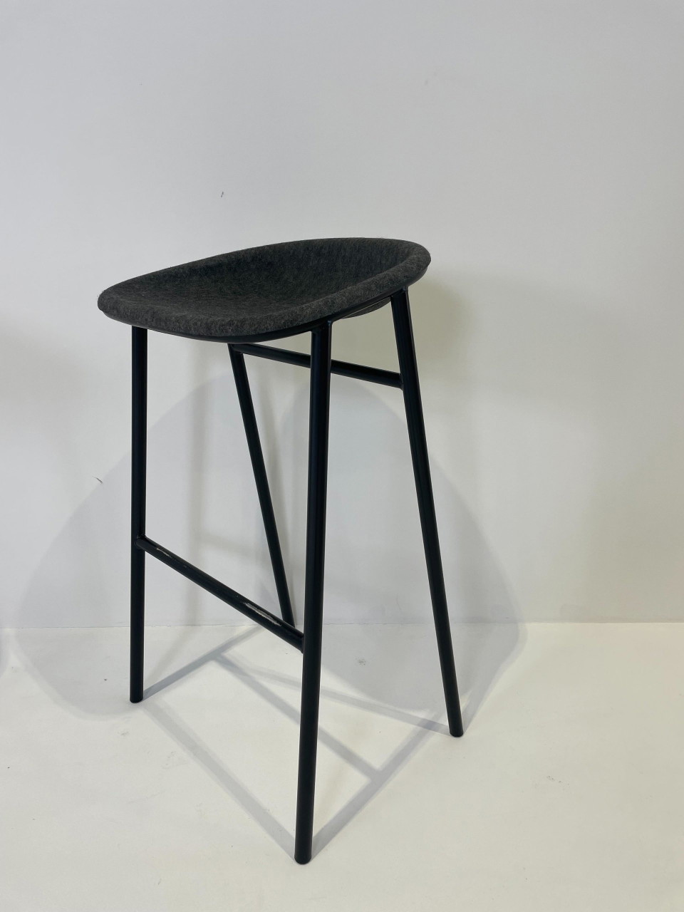 3x De Vorm LJ 3 PET Felt Bar Stool | €515 | Whoppah