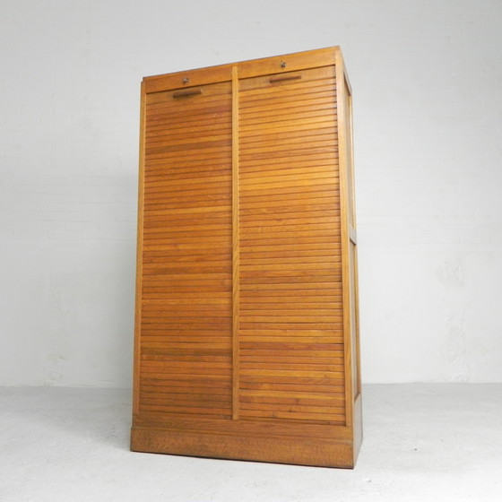 Image 1 of Oak shutter cabinet with 2 shutters, 150 cm high