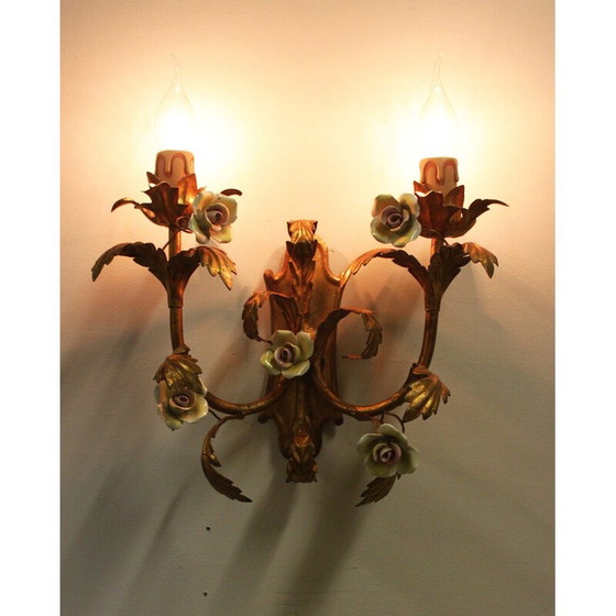 Image 1 of Coppia di lampade da parete vintage dorate con fiori in porcellana