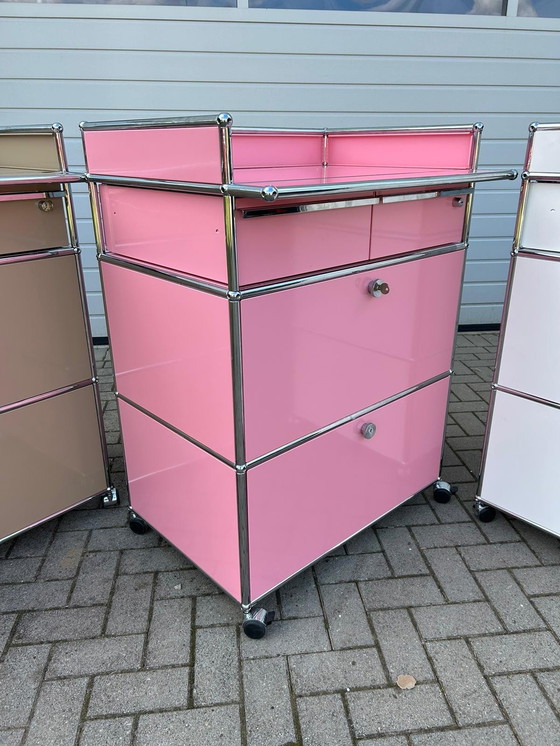 Image 1 of USM Haller Commode à langer, excellent état, toutes les couleurs