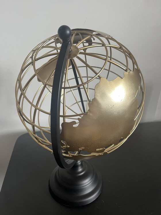 Image 1 of Globe en métal noir doré