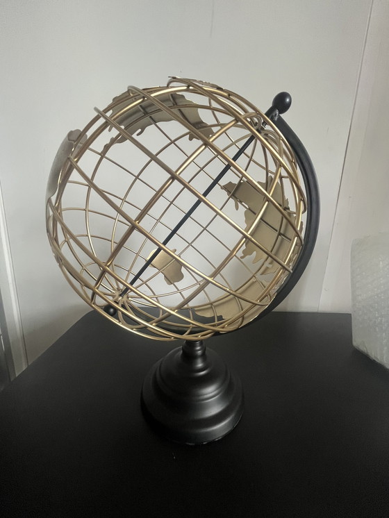 Image 1 of Globe en métal noir doré