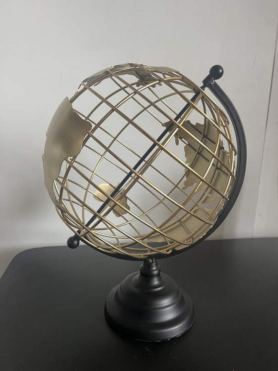 Image 1 of Globe en métal noir doré