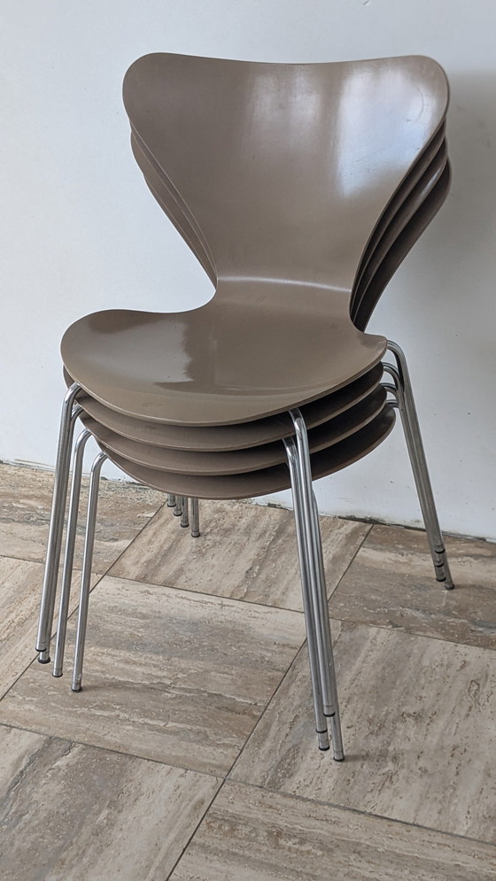 Image 1 of Fritz Hansen Table And Butterfly Chairs