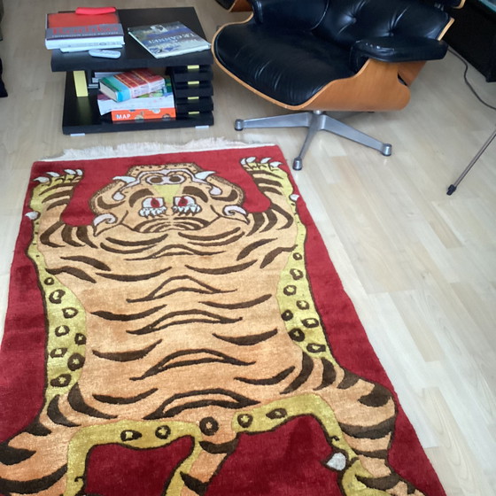 Image 1 of Tiger rug. Nepal