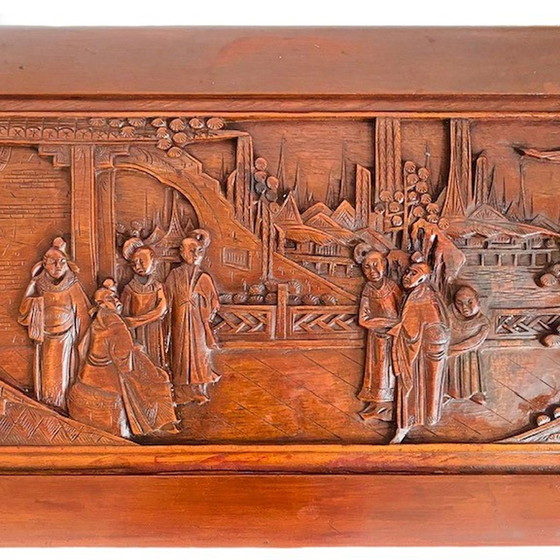 Image 1 of Coffre à couvertures ancien avec écusson sculpté en bois