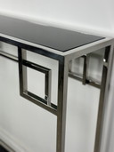 Tavolo consolle in stile Art Déco in metallo cromato con piano in vetro nero