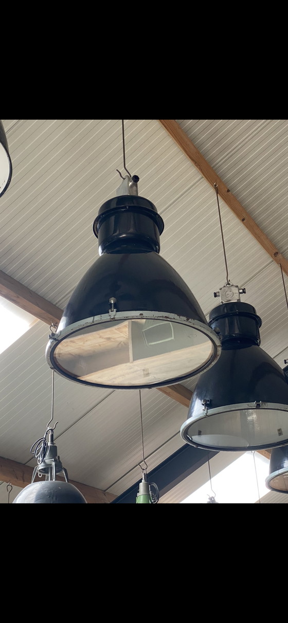 Image 1 of Lampe d'usine vintage avec panneau de verre