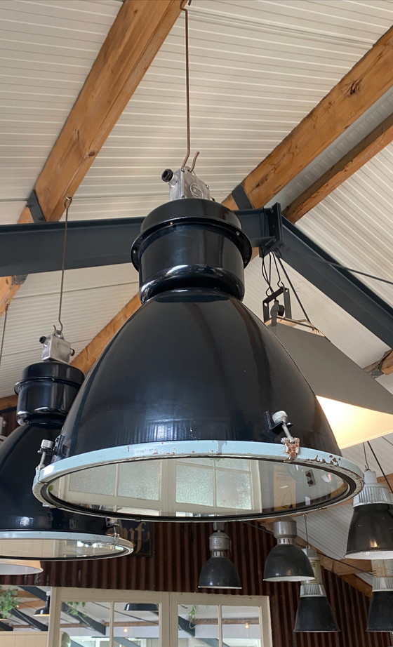 Image 1 of Lampe d'usine vintage avec panneau de verre