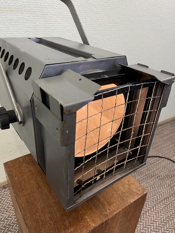 Image 1 of 2 projecteurs de théâtre vintage industriels