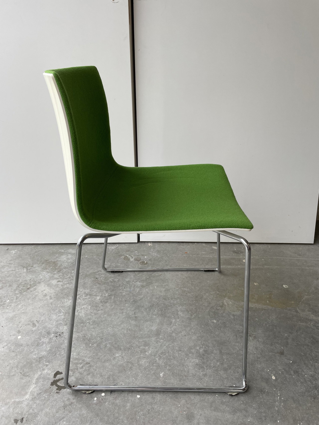 Arper Chaise Catifa 46 unicolore structure chromé
